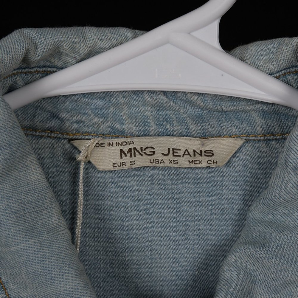 MNG Mango Distressed Light Denim Pearl Snap Button Down XS - Picture 4 of 7